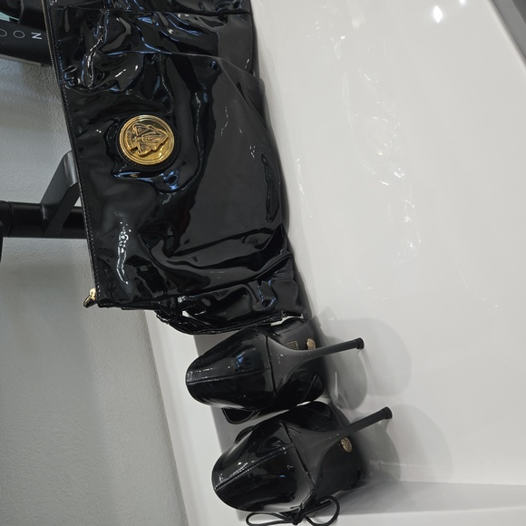 Gucci Patent Leather Pumps Women's Size: 8 | IT 38. (Gucci Clutch NOT Included) - Picture 3 of 4